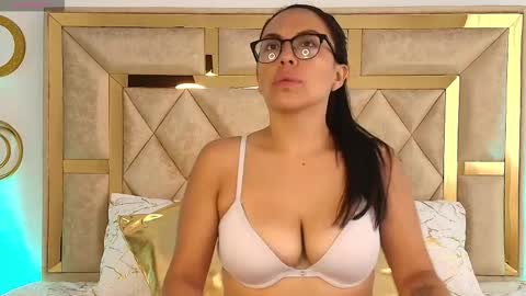 Snapshot of emma_sanz__ chatting on February 2026 12:32:01 PM Emma Sanz online show from February 2026 12:32:01 PM