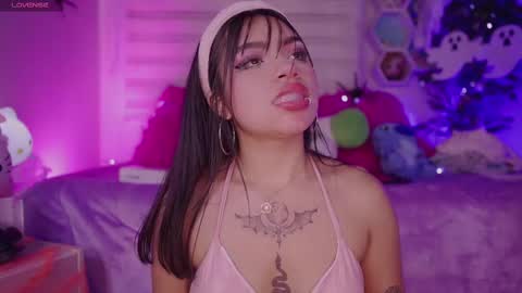 EMMA  online show from October 2025 08:06:02 PM