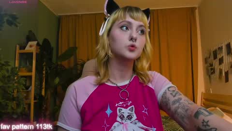 Snapshot of emma_thomps chatting on May 2026 02:13:01 PM Rose online show from May 2026 02:13:01 PM