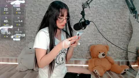Snapshot of emma_unu chatting on May 2026 03:00:02 AM Emma online show from May 2026 03:00:02 AM