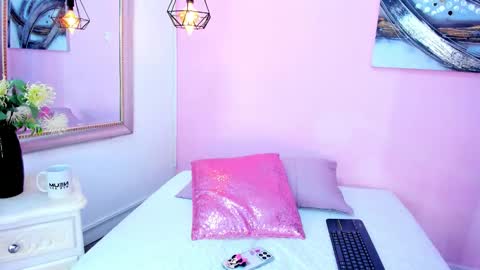 Emma  online show from November 2025 07:36:02 PM