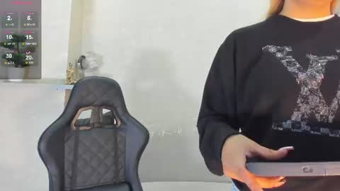 Snapshot of emmaa_white_ chatting on June 2026 05:26:02 PM EMMA online show from June 2026 05:26:02 PM