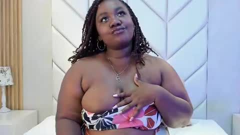 Snapshot of emmabrantt_ chatting on June 2026 04:10:01 AM EmmaBrantt online show from June 2026 04:10:01 AM