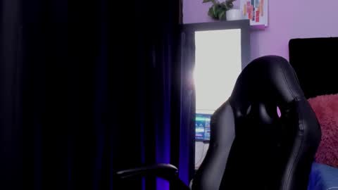 Emma  online show from January 2026 09:28:01 PM