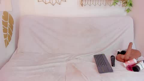 Emma Duque online show from October 2025 08:15:02 AM