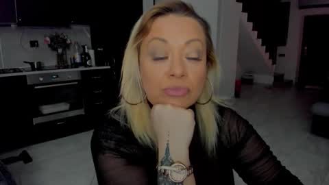 Emma online show from November 2025 11:26:01 PM