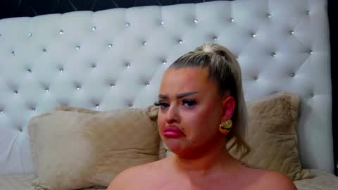 Emma Mavis online show from January 2025 02:15:01 PM