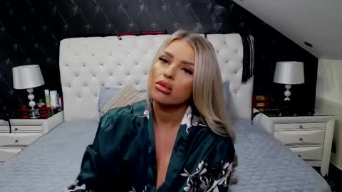 Snapshot of emmamavis chatting on May 2026 05:58:01 AM Emma Mavis online show from May 2026 05:58:01 AM