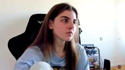 Emma online show from October 2025 10:43:02 AM