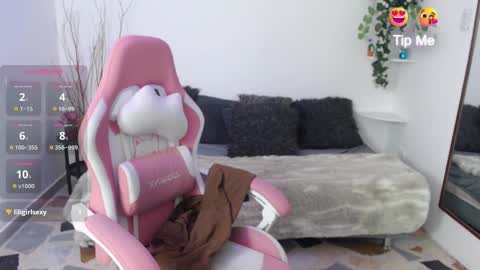 Emma  online show from September 2025 12:03:02 AM