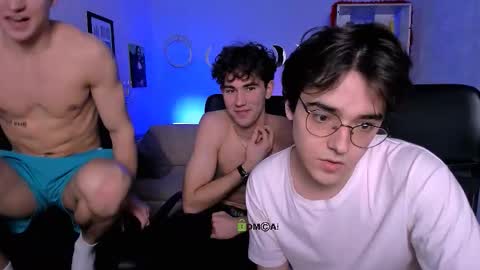 Snapshot of emmanuel_shine chatting on March 2026 01:17:02 PM Emmi online show from March 2026 01:17:02 PM