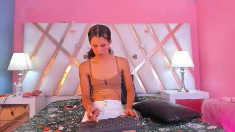 Snapshot of emmapetty chatting on September 2025 10:14:01 PM Emmapetty online show from September 2025 10:14:01 PM