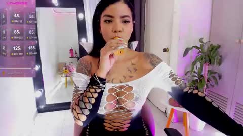 Emma Russell online show from September 2025 10:48:01 PM