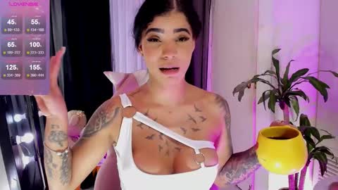 Emma Russell online show from November 2025 11:25:02 PM