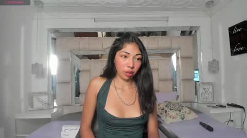 Snapshot of emmaskinny_ chatting on February 2026 05:22:01 AM Emma online show from February 2026 05:22:01 AM