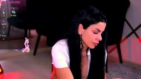 Emma online show from November 2025 07:48:02 PM