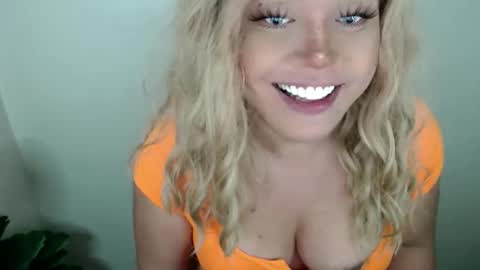 Snapshot of emmawatsoons chatting on September 2025 02:44:02 AM YourDreamGirl Emma  online show from September 2025 02:44:02 AM
