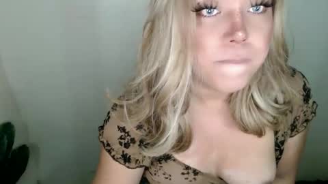 Snapshot of emmawatsoons chatting on September 2025 01:11:01 PM YourDreamGirl Emma  online show from September 2025 01:11:01 PM