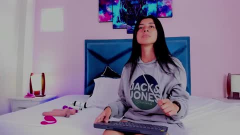  Emma  online show from January 2025 01:51:01 PM