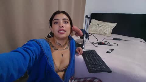 emmi_11 online show from January 2026 01:09:02 AM