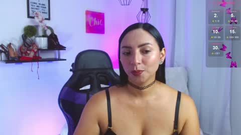 Snapshot of emmi_cam chatting on May 2026 01:17:02 PM Emmi Cam online show from May 2026 01:17:02 PM
