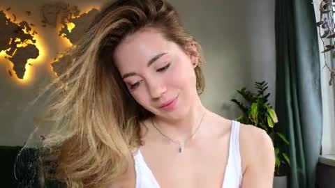 Snapshot of emmi_rosee chatting on March 2026 07:34:02 AM Miss Emmi online show from March 2026 07:34:02 AM