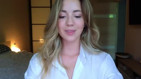 Snapshot of emmi_rosee chatting on June 2026 11:59:01 AM Miss Emmi online show from June 2026 11:59:01 AM