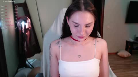 Snapshot of emmiclo chatting on April 2026 05:18:01 PM Emily online show from April 2026 05:18:01 PM