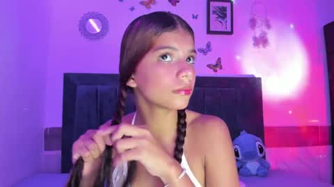 Snapshot of emmie_bunny chatting on April 2026 11:27:01 PM Emmie online show from April 2026 11:27:01 PM