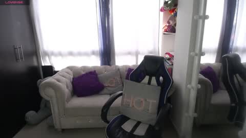 Emmily online show from January 2025 09:11:02 PM