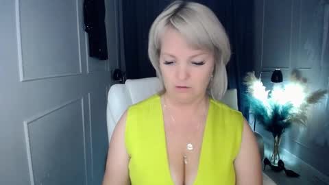 emmmam online show from October 2025 01:23:01 PM