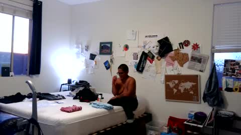 Snapshot of emmmers48 chatting on February 2025 01:22:01 AM Emms online show from February 2025 01:22:01 AM