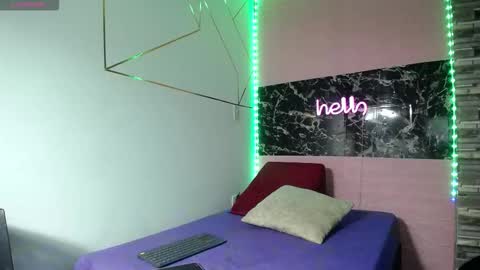 emmy_durant online show from September 2025 08:00:02 PM