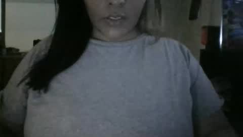 Snapshot of emmyrosex chatting on December 2025 01:17:04 PM Daisyleex online show from December 2025 01:17:04 PM