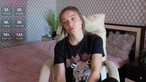 Snapshot of emmyskyy chatting on September 2025 09:11:02 AM Emma online show from September 2025 09:11:02 AM