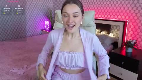 Snapshot of emmyskyy chatting on September 2025 09:02:01 AM Emma online show from September 2025 09:02:01 AM