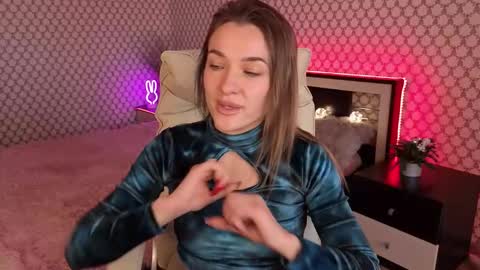 Snapshot of emmyskyy chatting on October 2025 09:12:01 AM Emma online show from October 2025 09:12:01 AM