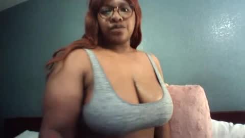 Snapshot of empress_ella chatting on June 2026 12:20:02 AM empress_ella online show from June 2026 12:20:02 AM