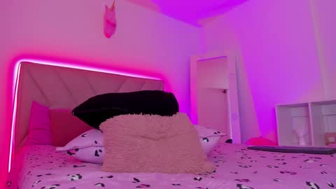 Emy online show from November 2025 04:02:02 AM