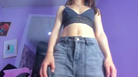 emy_latin online show from November 2025 08:30:02 PM