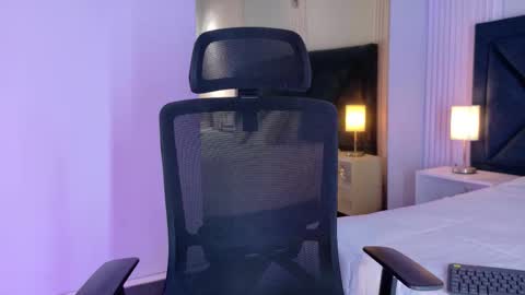 Emy online show from October 2025 08:40:02 PM