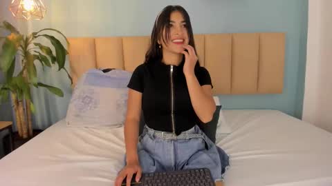 Snapshot of emy_ly chatting on February 2026 07:10:01 PM emy online show from February 2026 07:10:01 PM