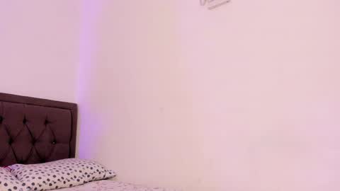 Snapshot of emy_zapatastar chatting on January 2025 05:01:02 AM Emiliana online show from January 2025 05:01:02 AM