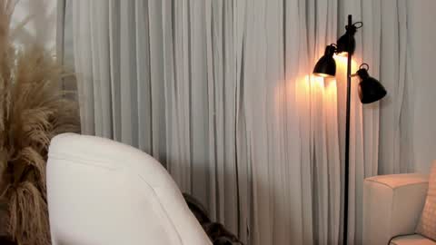 Snapshot of emyconneer chatting on December 2024 01:40:01 AM emyconneer online show from December 2024 01:40:01 AM