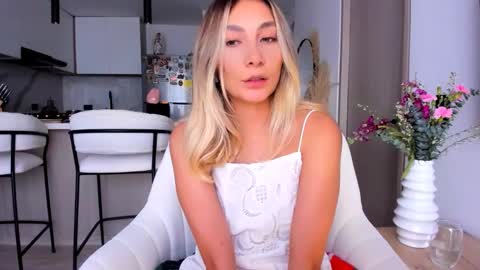 Snapshot of emyconneer chatting on January 2025 09:36:01 PM emyconneer online show from January 2025 09:36:01 PM