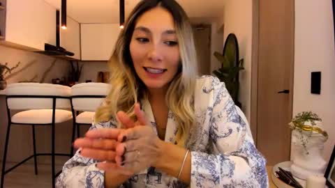 Snapshot of emyconneer chatting on February 2025 02:09:02 AM emyconneer online show from February 2025 02:09:02 AM