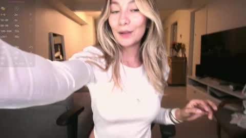 Snapshot of emyconneer chatting on September 2025 02:56:02 AM emyconneer online show from September 2025 02:56:02 AM