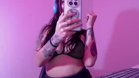 Snapshot of enchantressqueen chatting on July 2026 05:12:02 PM EnchantressQueen online show from July 2026 05:12:02 PM