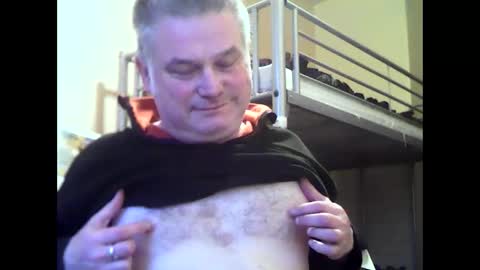 Snapshot of englishguysurrey chatting on December 2024 08:18:01 AM englishguysurrey online show from December 2024 08:18:01 AM