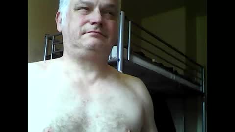 Snapshot of englishguysurrey chatting on May 2026 07:27:01 AM englishguysurrey online show from May 2026 07:27:01 AM